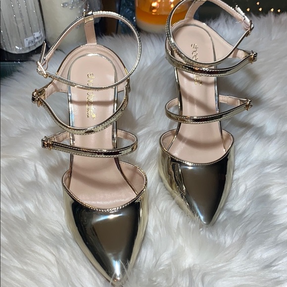 ⭐️⭐️BEAUTIFUL POINTY TOE MIRROR GOLD PUMPS⭐️⭐️ - Picture 2 of 4